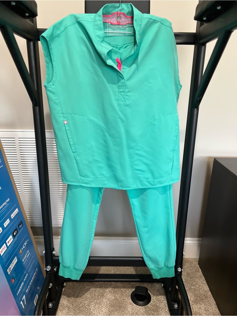 Figs Women's Sleeveless Pajama Set in Teal